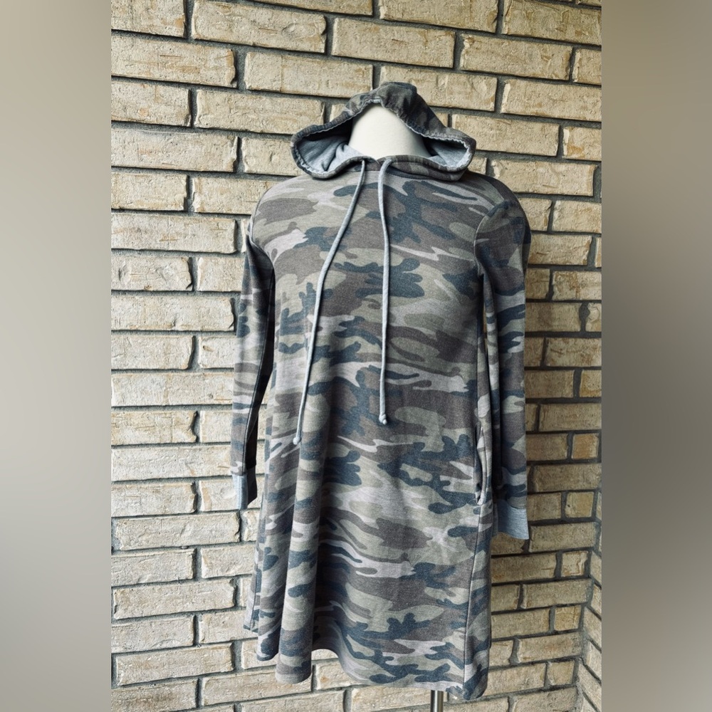 LILLYPAD GREEN CAMO LONG SLEEVE HOODED DRESS WITH POCKETS SIZE SM
